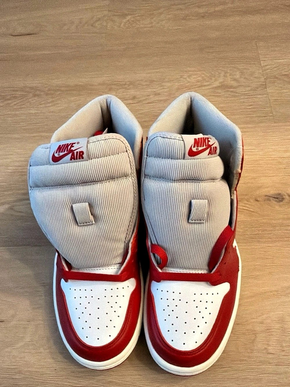 Jordan Air Jordan 1 Retro High OG 'Newstalgia Chenille' Red & White